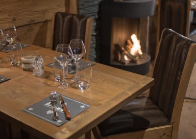 Le Chalet Table au Coin du Feu